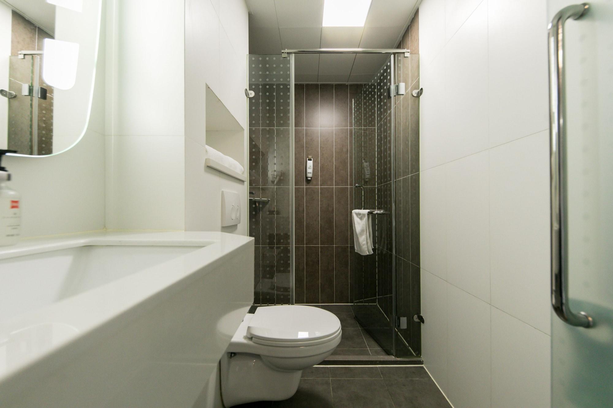 Ibis Shanghai Gubei Bagian luar foto
